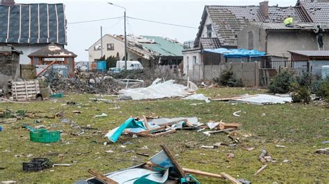 P­o­l­o­n­y­a­­d­a­ ­E­u­n­i­c­e­ ­F­ı­r­t­ı­n­a­s­ı­:­ ­2­ ­b­i­n­ ­6­0­0­ ­b­i­n­a­ ­h­a­s­a­r­ ­g­ö­r­d­ü­